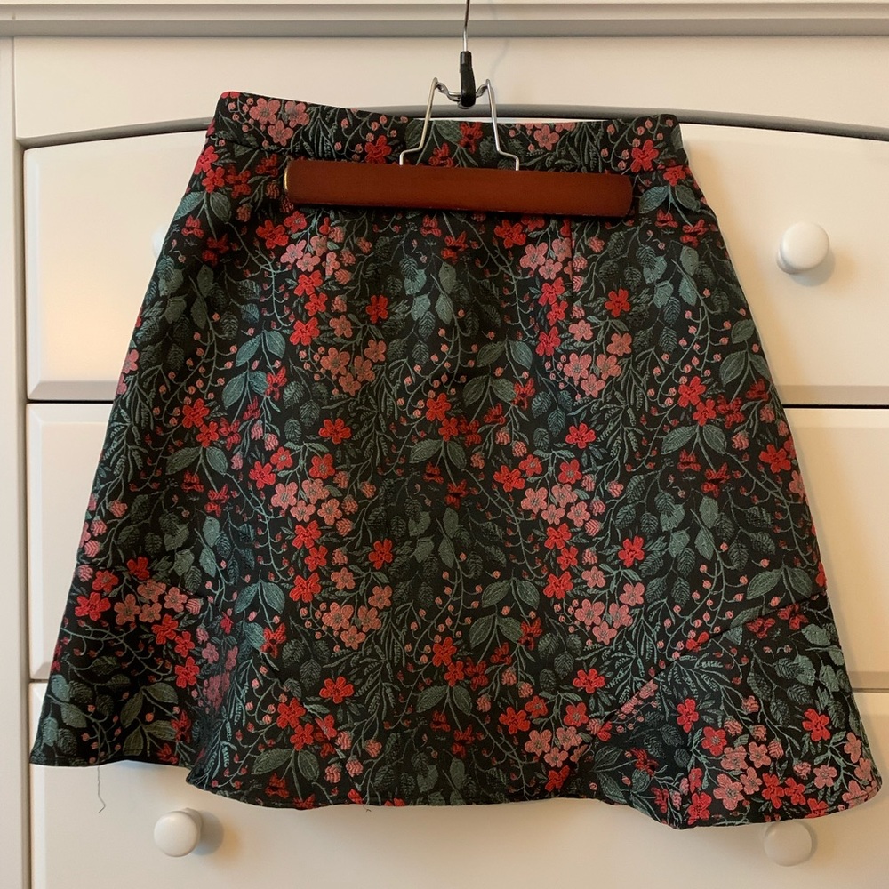 Hutch skirt
